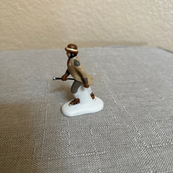 department 56 an afternoon on ice dickens village - Picture 8 of 8